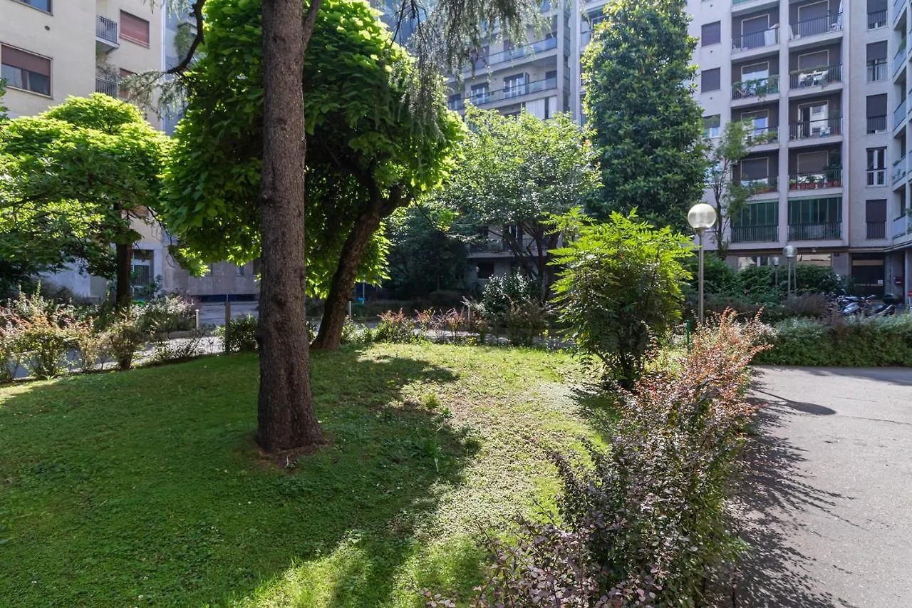 Altido Trendy Flat With Balcony, Easy Access To Milan Centre Apartment
